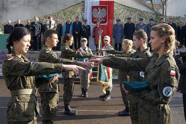 Uroczystość ślubowania klas mundurowych w Trzcinicy
