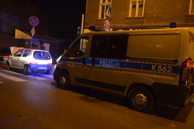 Zderzenie dwóch „osobówek” na skrzyżowaniu Mickiewicza i Jagiełły (fot. Przemysław Janas, Jaslonet.pl)