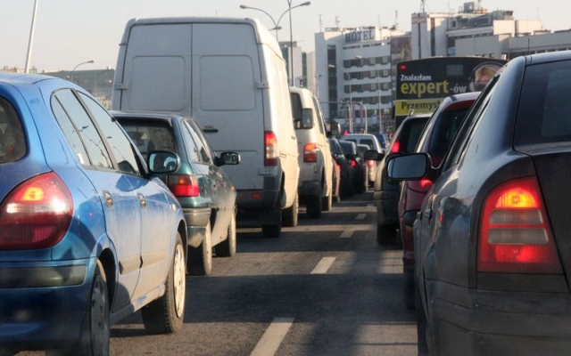 W dzień w Przeworsku hałas drogowy w 2015 r. został przekroczony o 8,4 dB. W innych punktach kontrolnych wyznaczonych przez WIOŚ nie zanotowano aż tak dużego przekroczenia dopuszczalnego poziomu hałasu. Fot. Wit Hadło W dzień w Przeworsku hałas drogowy w 2015 r. został przekroczony o 8,4 dB. W innych punktach kontrolnych wyznaczonych przez WIOŚ nie zanotowano aż tak dużego przekroczenia dopuszczalnego poziomu hałasu. Fot. Wit Hadło