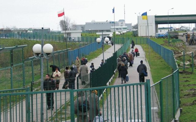 Bez wiz do krajów UE będą mogli podróżować tylko obywatele Ukrainy legitymujący się specjalnym paszportem biometrycznym. Fot. Monika Kamińska Bez wiz do krajów UE będą mogli podróżować tylko obywatele Ukrainy legitymujący się specjalnym paszportem biometrycznym. Fot. Monika Kamińska