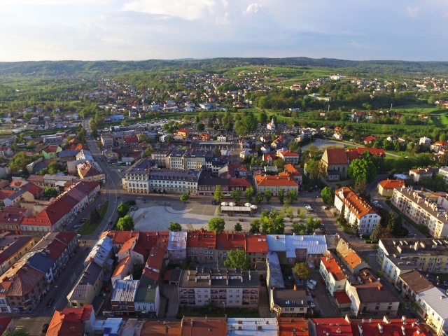 Jasło z lotu drona - fot. dronjaslo.pl Inwestycje i remonty - szykują się remonty dróg, domów osiedlowych