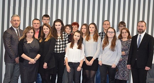 Uczniowie Ekonomika laureatami Ogólnopolskiego Konkursu Wiedzy o Konstytucji RP i Samorządzie Terytorialnym „Tędy na Prawo” Uczniowie Ekonomika laureatami Ogólnopolskiego Konkursu Wiedzy o Konstytucji RP i Samorządzie Terytorialnym „Tędy na Prawo”