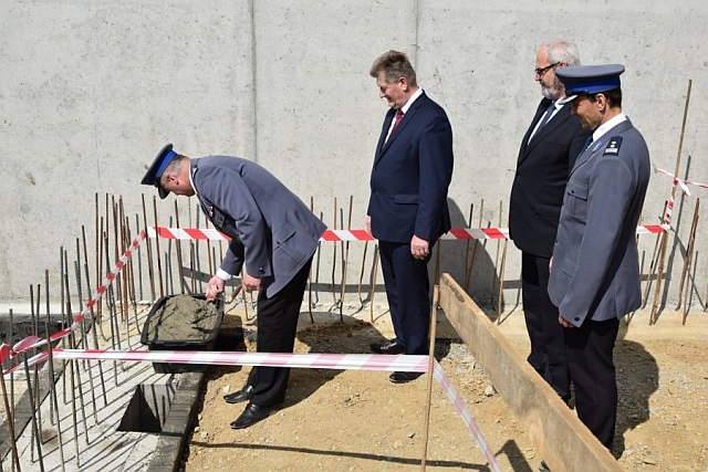 Wmurowano akt erekcyjny pod nową Komendę Jasielskiej Policji Wmurowano akt erekcyjny pod nową Komendę Jasielskiej Policji