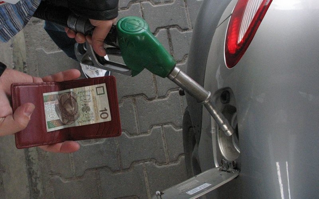 Niewykluczone, że nową opłatę emisyjną sfinansują kierowcy. Fot. Wit Hadło Niewykluczone, że nową opłatę emisyjną sfinansują kierowcy. Fot. Wit Hadło