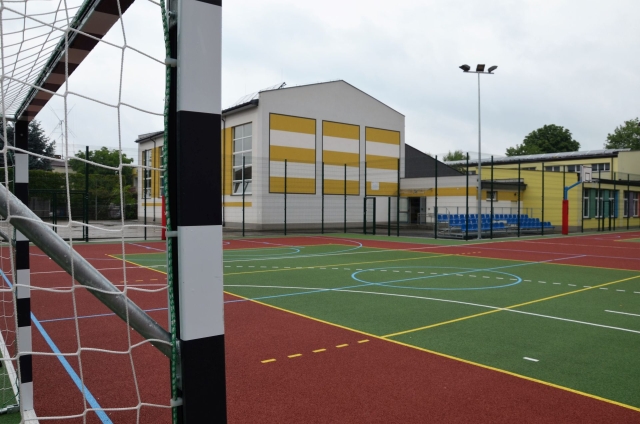 Czwórka ma nowe boisko sportowe Czwórka ma nowe boisko sportowe
