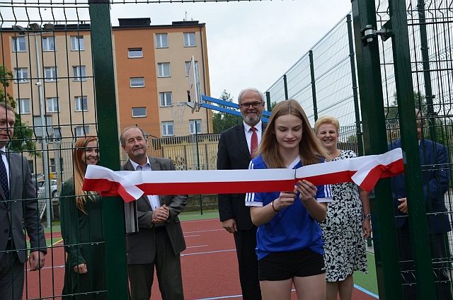 Czwórka ma nowe boisko sportowe Czwórka ma nowe boisko sportowe