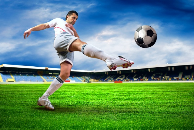 Happiness football player after goal on the field of stadium wit Koszty związane z uruchomieniem firmy bukmacherskiej