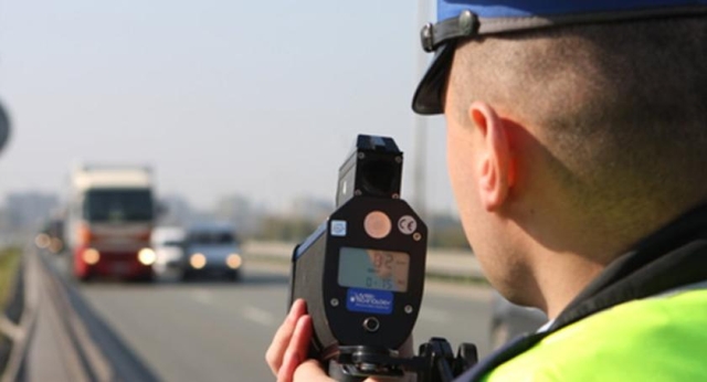 Pędził z prędkością 137 km/h w obszarze zabudowanym Pędził z prędkością 137 km/h w obszarze zabudowanym